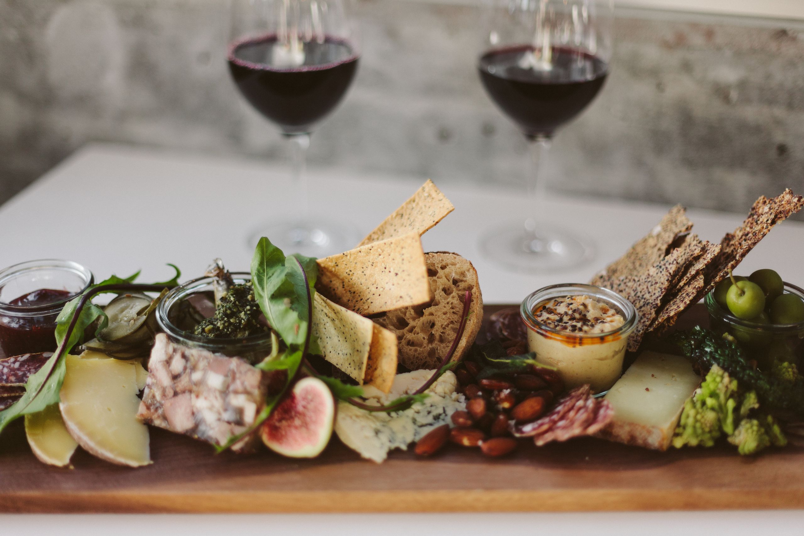 charcuterie-board-with-wine